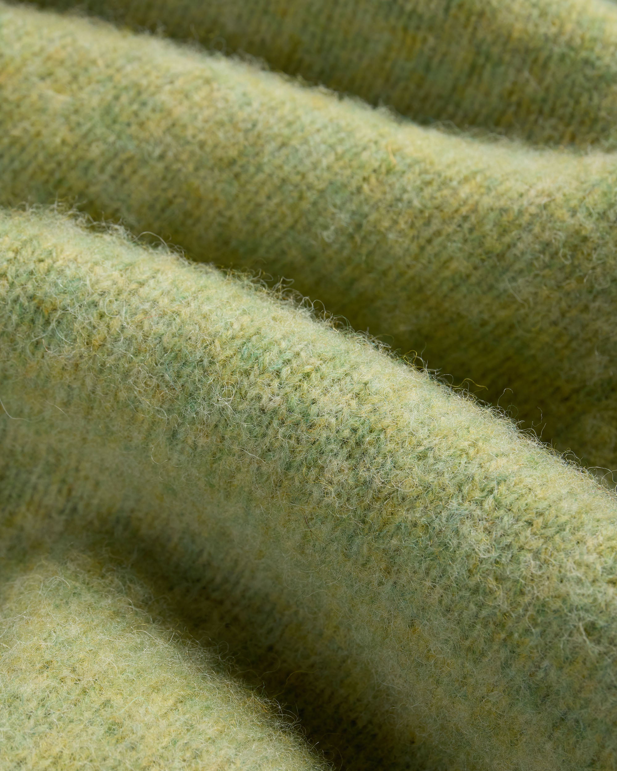 Made-in-Scotland Women's Green & Yellow Mix Shaggy Dog Sweater