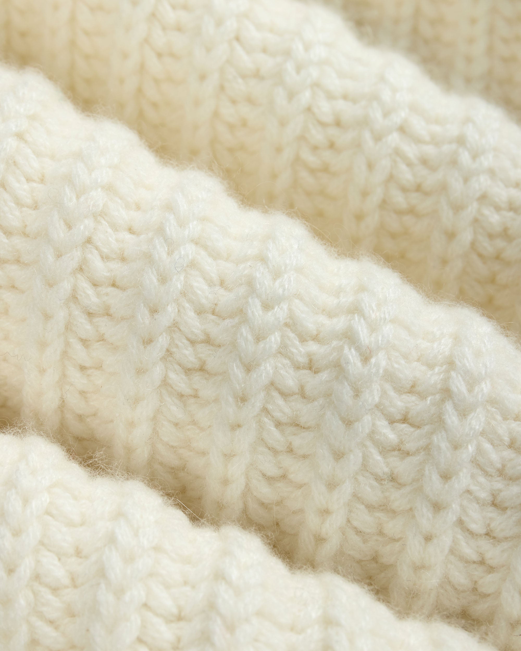 Made-in-Scotland Ivory Cashmere Fisherman Rib Crewneck Sweater