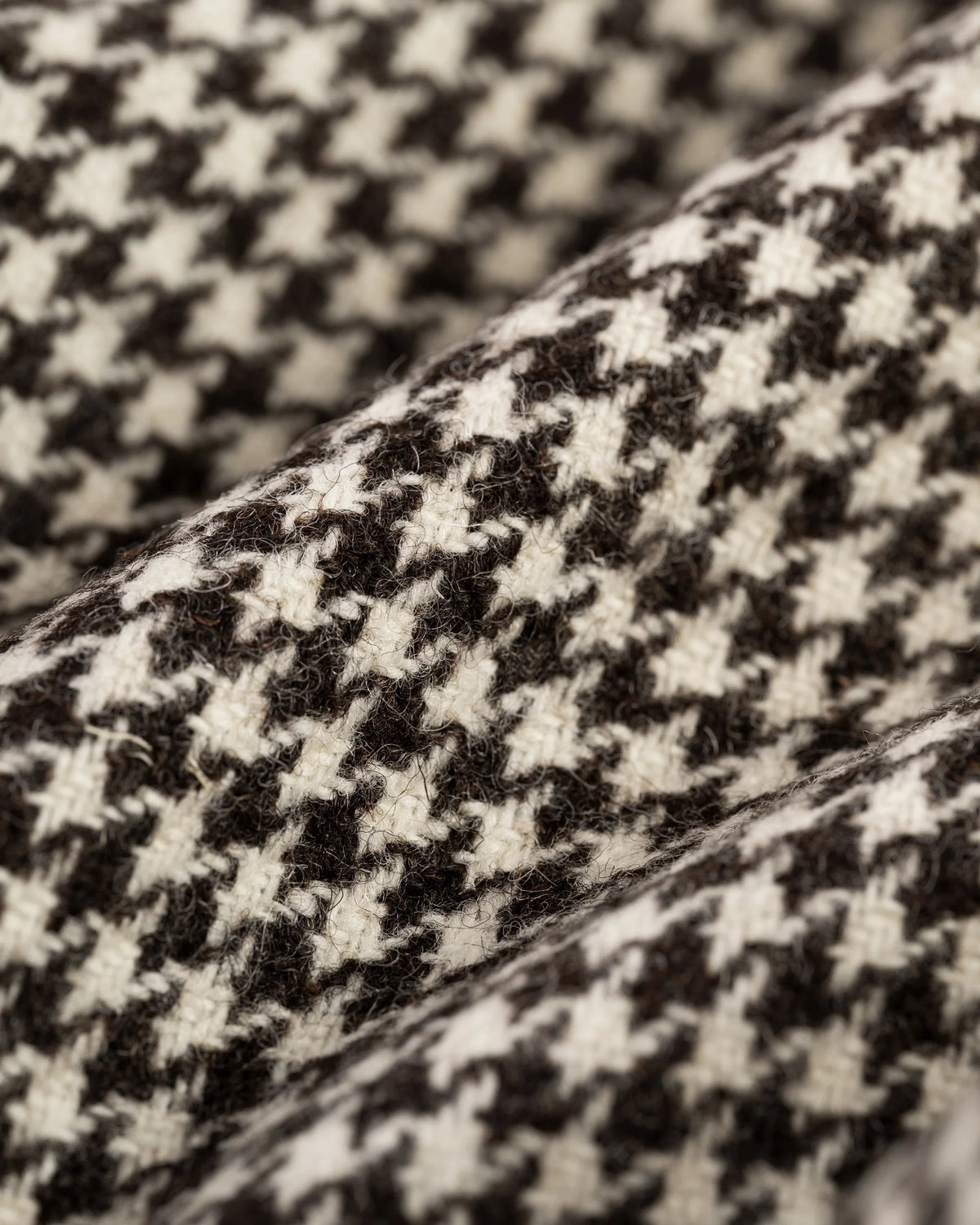 Made-in-Canada Black & White Houndstooth Pure Cashmere Sport Coat